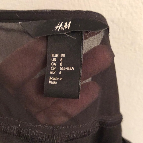 MOVING SALE!!! | H&M | Black 1/2 Sleeve Blouse - Picture 4 of 5
